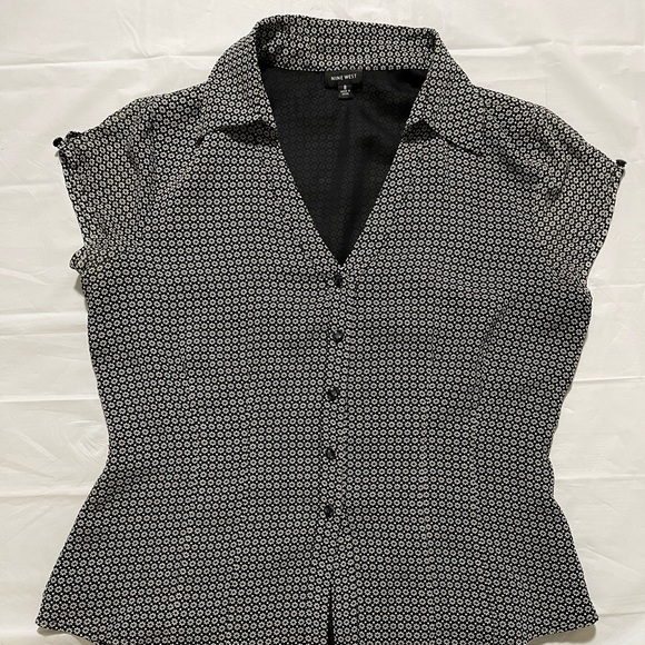 Nine West Tops - Nine West Women’s sleeveless shirt, Size 8